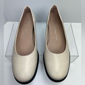 Ecco flats. New, Cream leather and patent leather, size 11 to 11 1/2.